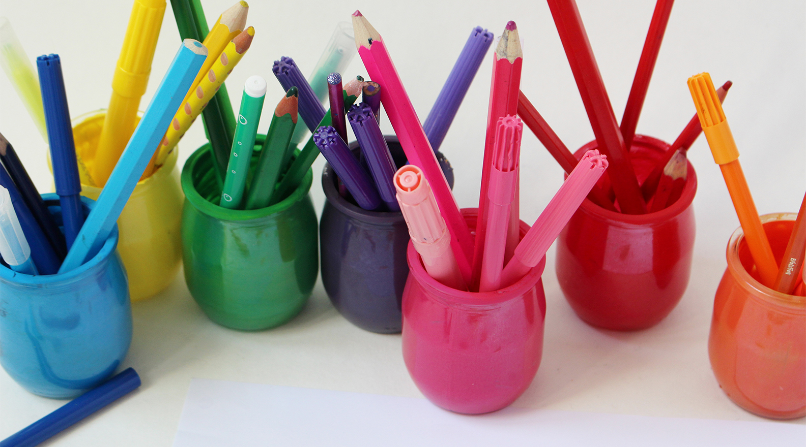 Activité manuelle : Fabriquer un pot à crayons recyclé - Idées conseils et  tuto Activité manuelle enfant