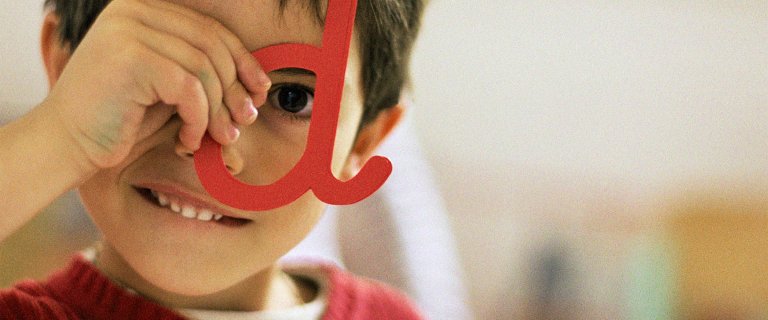 enfant apprend à lire