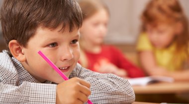 enfant qui ecrit