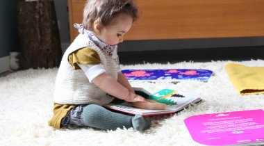 Livre imagiers bébés - bébé lit un livre bébé lit un livre