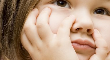 Mon enfant regarde la télé - enfant devant la tv enfant devant la tv