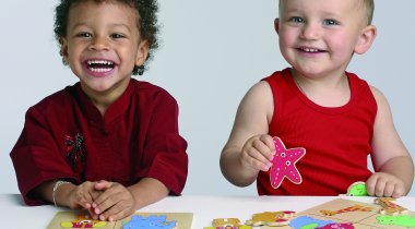 Jeux motricité enfants - bébés jouent ensemblent bébés jouent ensemblent
