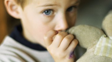 Enfant doudou à l'école - enfant doudou enfant doudou