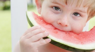 Enfants éveil des sens - enfant pasteque enfant pasteque
