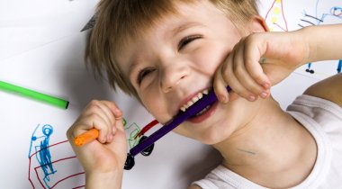 Cours de dessin enfant - enfant dessinne enfant dessinne