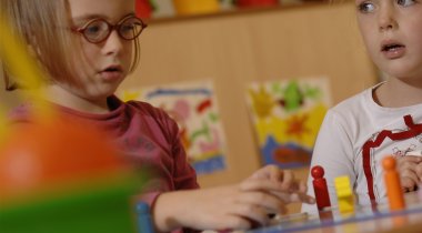 Jeux de societe enfants - enfant jouent ensemble enfant jouent ensemble