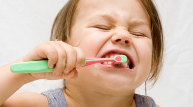 Apprendre à se laver les dents - enfant se lave les dents enfant se lave les dents