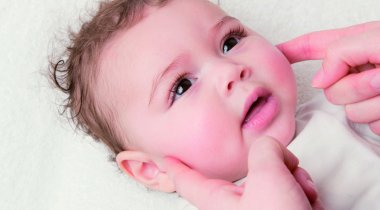 Massage poussée dentaire bébé - bébé fait ses dents bébé fait ses dents