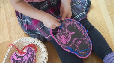 Jeu Montessori : carte à lacer pour développer la motricité - carte à lacer Montessori carte à lacer Montessori