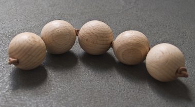 Hochet montessori en perles - modele hochet Montessori modele hochet Montessori